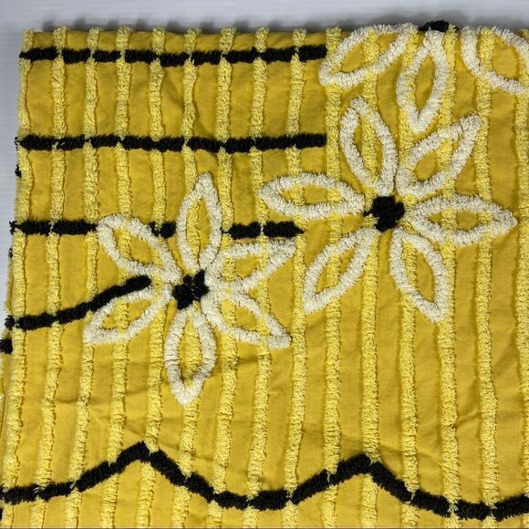 Vintage
Andrisona Chenille Coverlet Bedspread Yellow Brown White Daisy 53"x81" - Picture 3 of 14